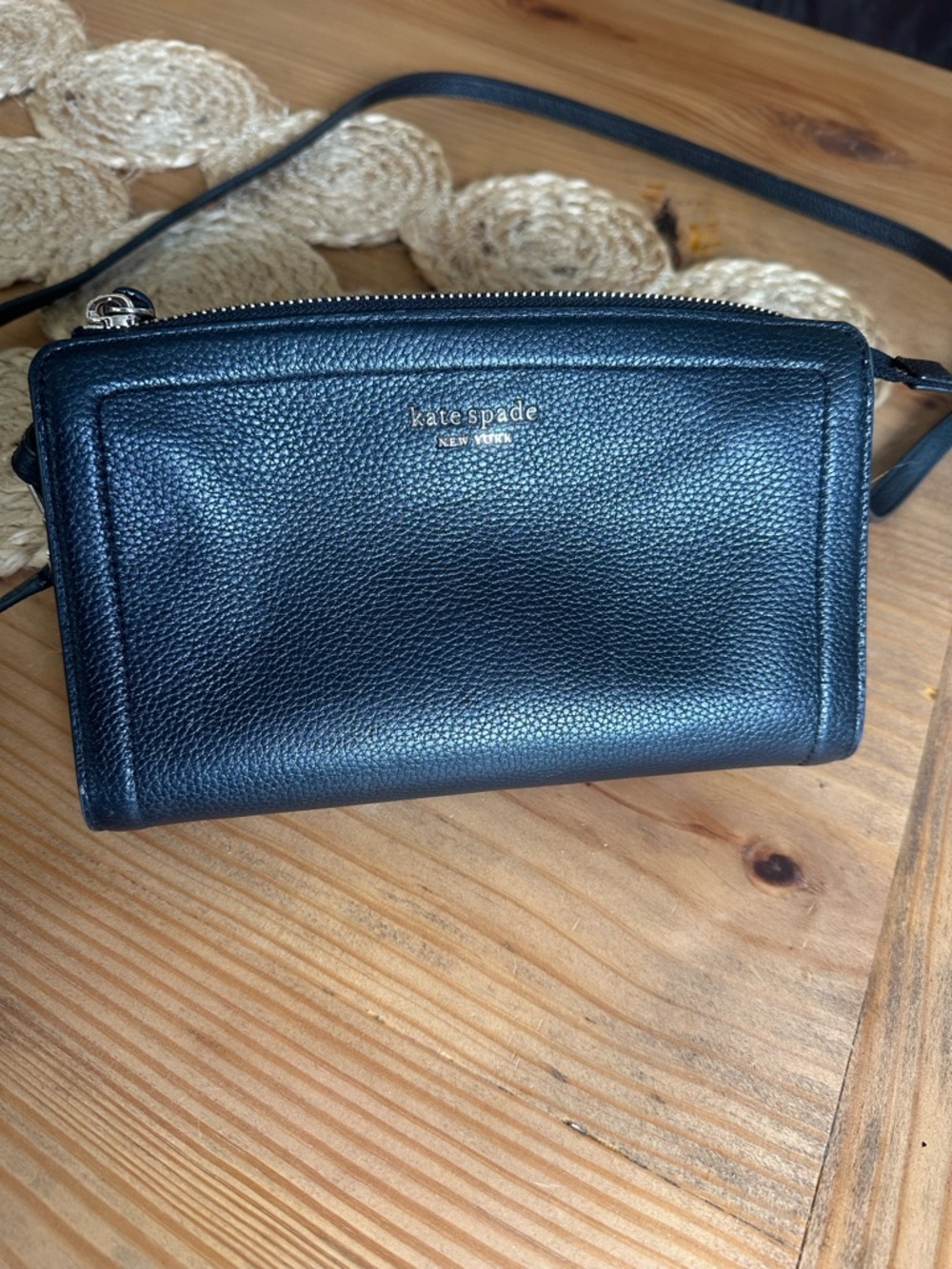 Kate Spade simple and classic black leather crossbody bag